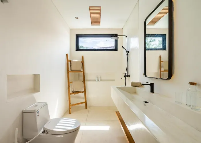 Villa Nina Complex *