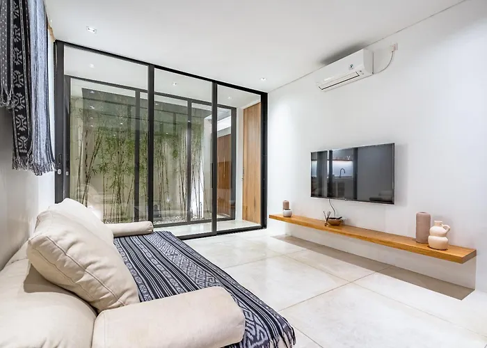 Villa Nina Complex *
